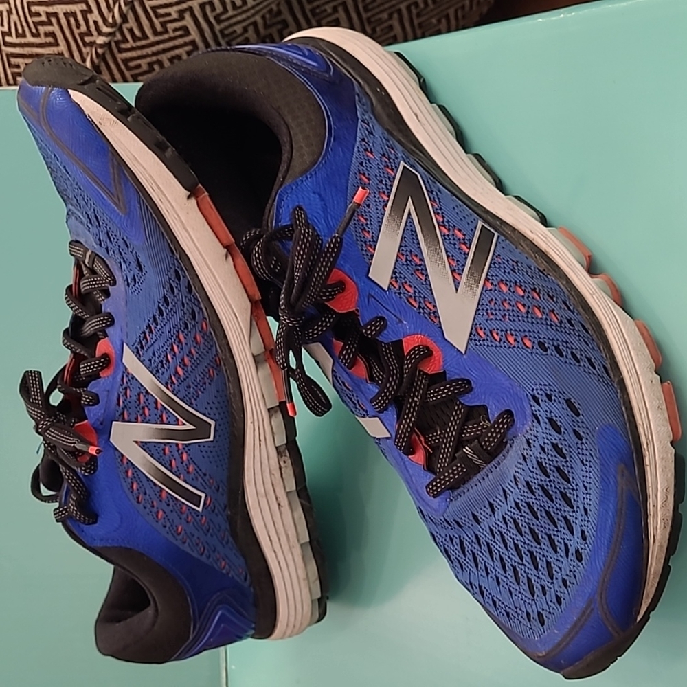 New Balance Men's FuelCell 1260 V7 Running Size 10.5 Pacific-Black color